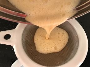 过筛1-2次备用，这样口感才能嫩滑细腻