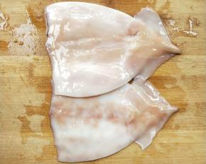 切下小耳朵，打上花刀。