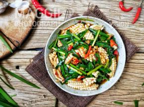 小家伙一口气吃两碗米饭的节奏( •̀∀•́ )