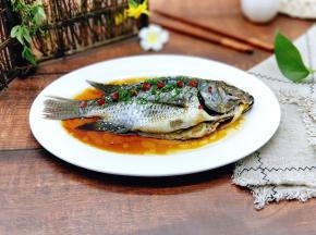 再撒上熟白芝麻，葱花。