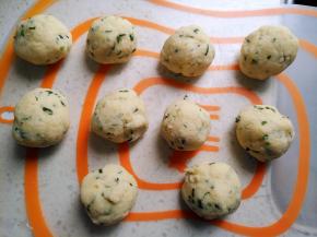 平均分成10份，滚圆