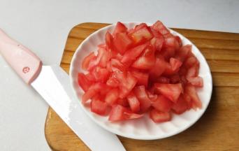 然后去皮去蒂切小块