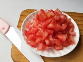 然后去皮去蒂切小块