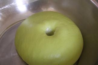 发酵好的抹茶面团