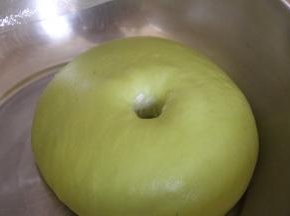 发酵好的抹茶面团