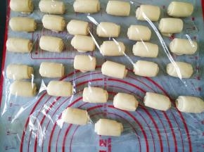 小剂子盖上保鲜膜静置20分钟