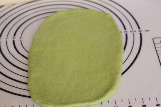 抹茶面团也擀成长方形