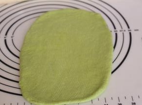 抹茶面团也擀成长方形