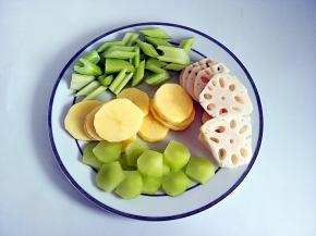 莴笋。莲藕。西芹，土豆片