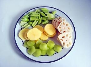 莴笋。莲藕。西芹，土豆片