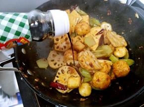 加入适量的酱油