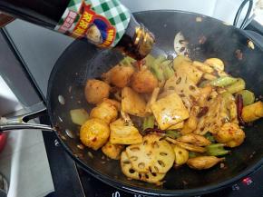 适量的蚝油再翻炒到断生就可以了