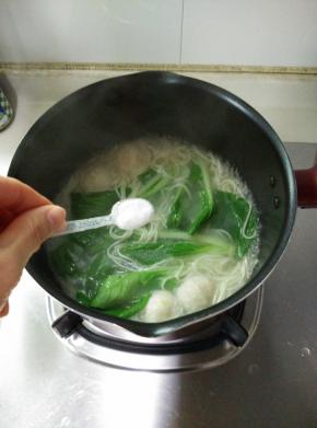 加入盐调味