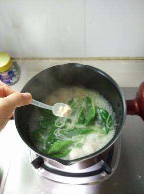 加入适量的鸡粉