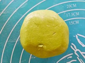 一份加入抹茶粉揉均匀