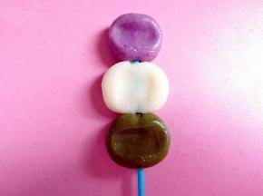 用棒棒把汤圆串起来