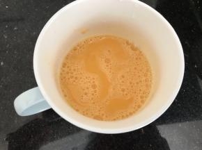 加入几滴料酒去腥，加少许胡椒粉打散均匀（12月龄内的宝宝吃可以忽略）