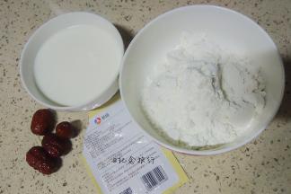 准备好材料，如果加糖的话要使用耐高糖酵母，如果给孩子吃不加糖使用普通酵母