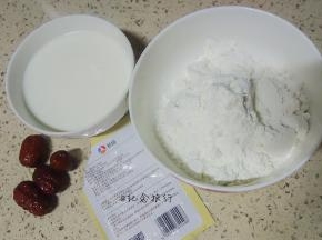 准备好材料，如果加糖的话要使用耐高糖酵母，如果给孩子吃不加糖使用普通酵母