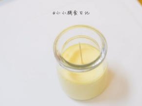 用一根牙签插入 如果能够立住说明已经熟了