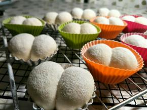 发酵后，撒入高粉。