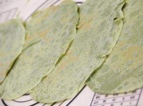 然后，一张叠一张的铺开，备用。