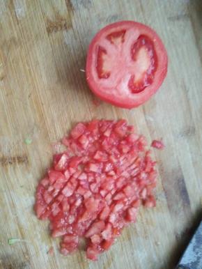 西红柿切成丁