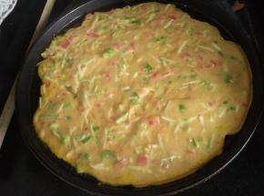 粘糊倒入电饼铛