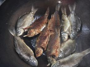 中火煎至两面金黄