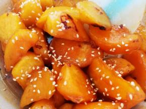 撒上熟的白芝麻