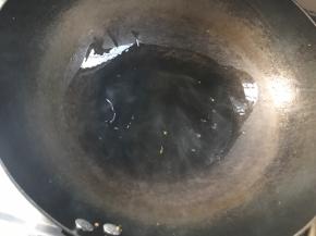 锅烧油至十成热