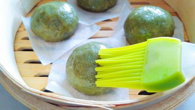 断火后均匀的刷墙一层香油就可以了。