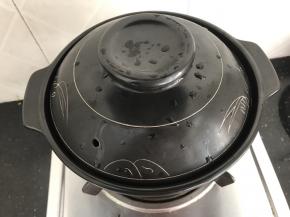 加盖，中大火烧开转小火炖约20-25分钟左右即可（粥的软烂程度视自己喜欢适当调整时间）