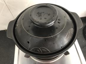 加盖，中大火烧开转小火炖约20-25分钟左右即可（粥的软烂程度视自己喜欢适当调整时间）