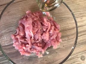 装碗，加入料酒