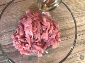 装碗，加入料酒
