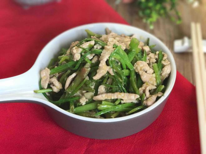 菠菜梗炒肉
