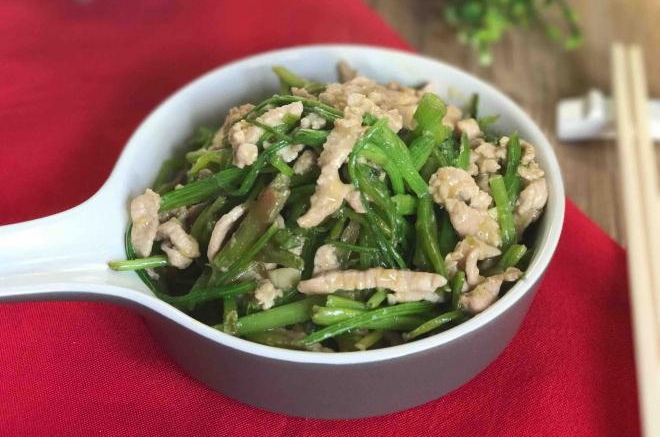 菠菜梗炒肉