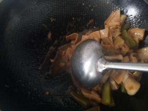 大火收汁至浓稠，看锅底基本没有汤汁即可