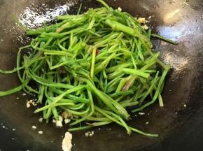 加入菠菜梗