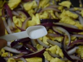 加入盐翻炒均匀即可出锅