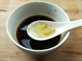 橄榄油，搅拌均匀。