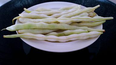 芸豆入锅蒸熟。