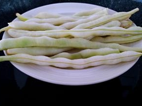 芸豆入锅蒸熟。