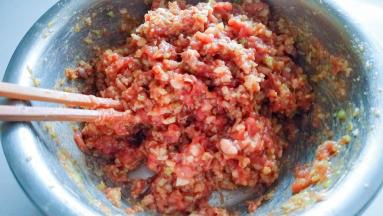 顺时针搅拌至完全吸收。