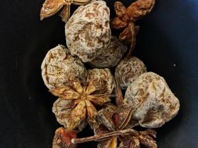 八角和话梅按需要准备好