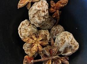 八角和话梅按需要准备好