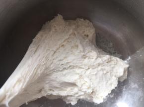 发酵好的面团有很多小气孔