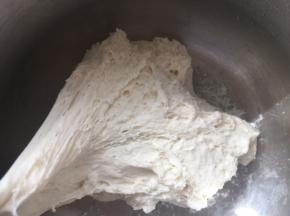 发酵好的面团有很多小气孔