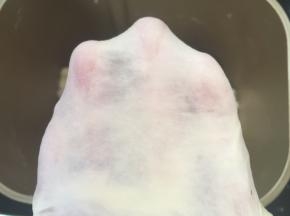 揉好的面团可以撑出手套膜即可